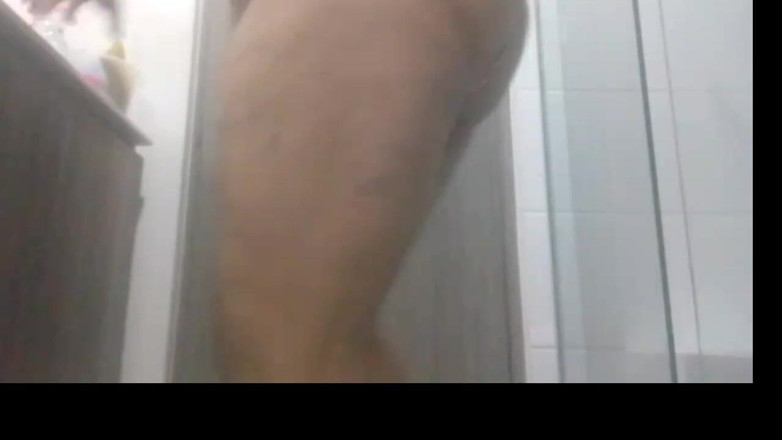 Milfcaliente69: Tante seksi ini masturbasi memek besinya saat lagi sendirian di...