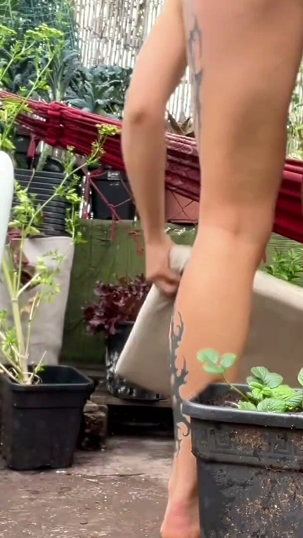 Kinky mary: Nua No Jardim: Private Pátio Provocação, Xixi Para Planta
