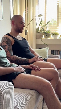 Vzájemná masturbace s hetero bráchou, udělejte se navzájem