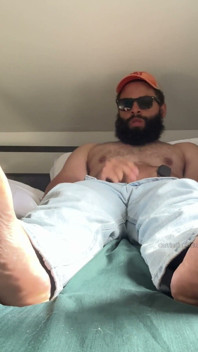 Pieds musclé d’un homme qui travaille