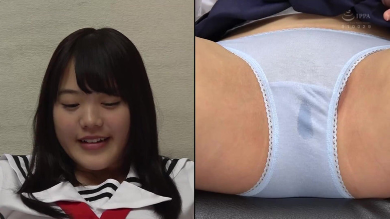 Strix: Proces zwilżania majtek jest wyraźnie widoczny na dwóch ekranach mokrej...