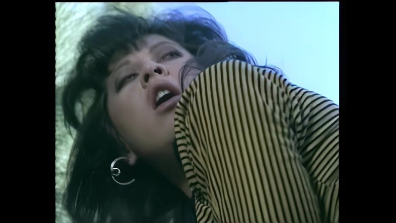 Vintage megastore: Una troia bianca gode di un grosso cazzo nero per...