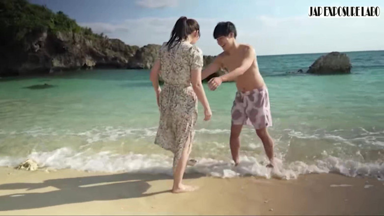 The Sexual Issues: Gravure Idol Behind-the-scenes in Okinawa, a Daring off-camera Moment Captured...