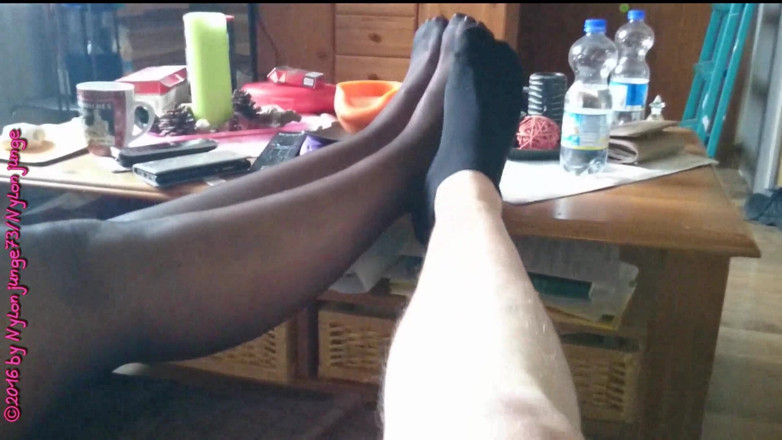 NylonjungeCarmen: Okänd nylonmassage fot kul