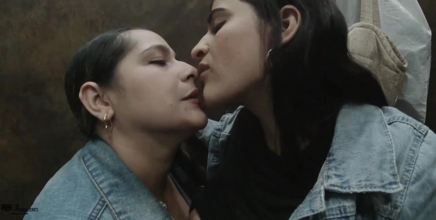 Candyrouse: Stranger erbjuder oss medel i utbyte mot att ha en...