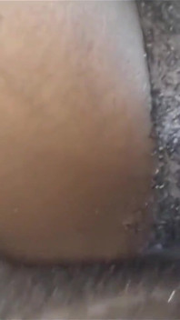Awek pisang yang meminta saya untuk mengongkek pepeknya yang basah meleleh jusnya di bilik pakcik tiri saya