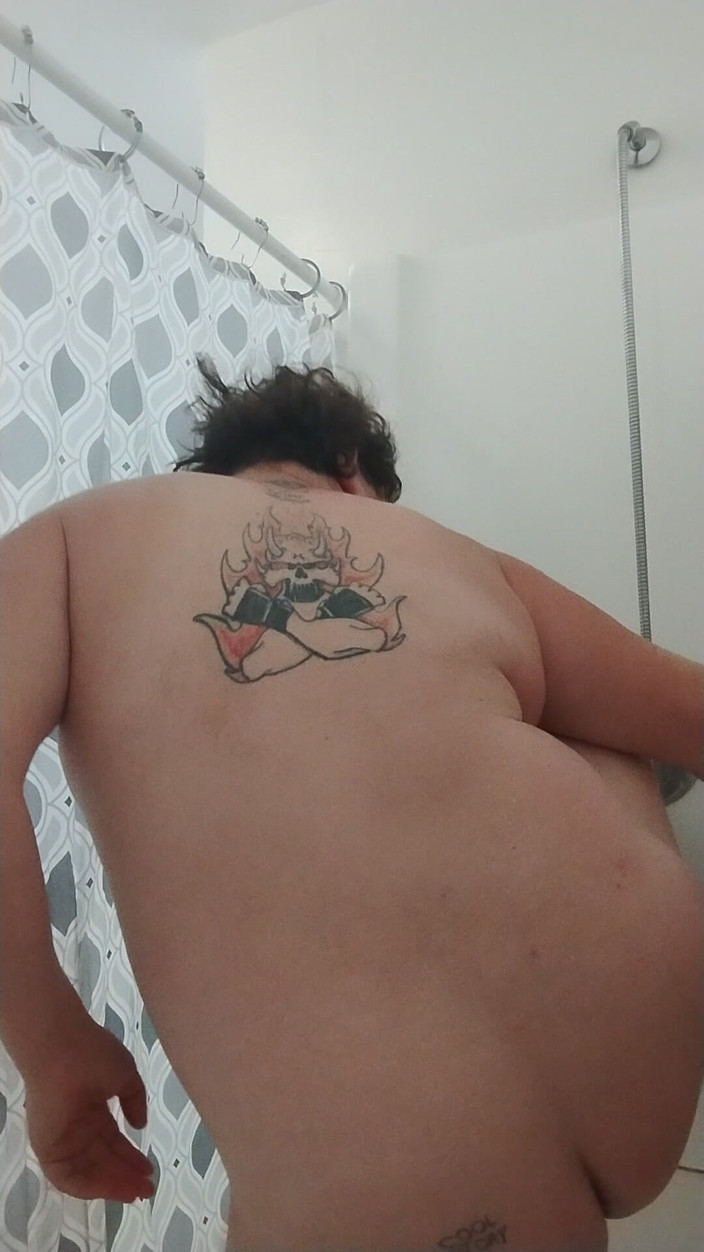 JG Risk: Dis-moi que mon cul t’a l’air propre ?