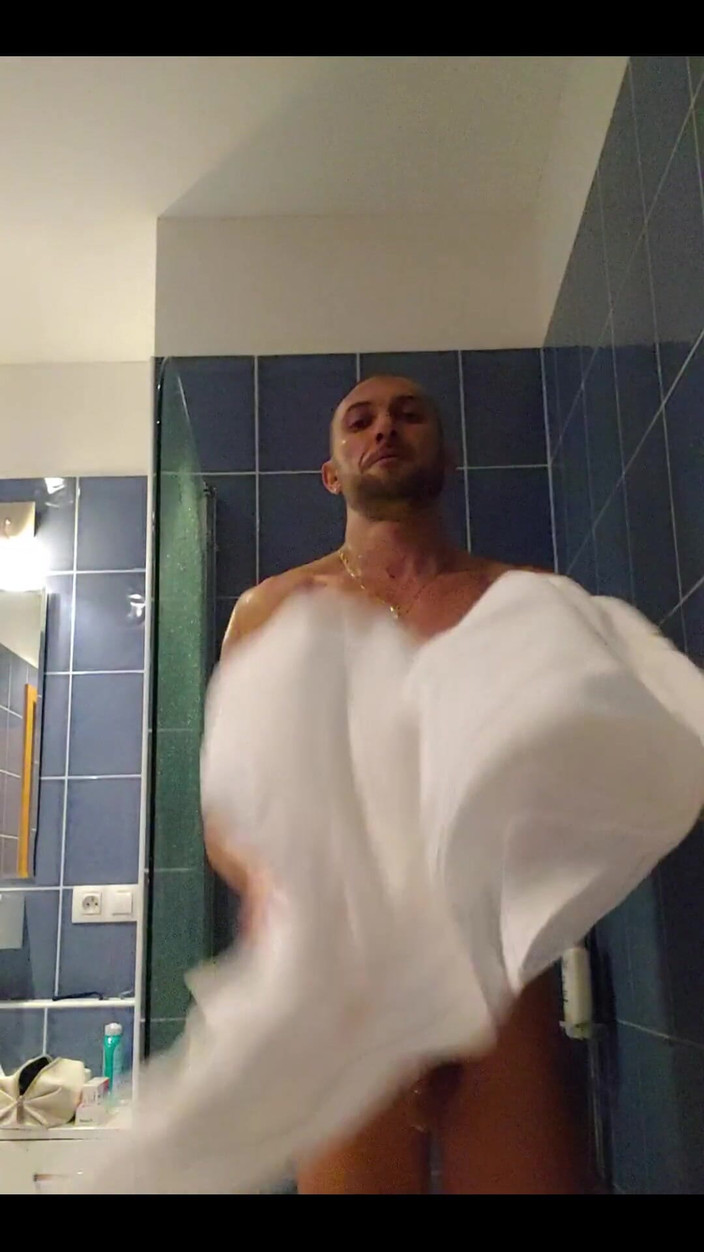 Boy jerking off: Trezește-te și face duș