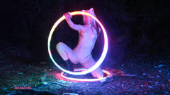 Destination Kat: Ztlumená kompilace halloweenského tance a hoopu