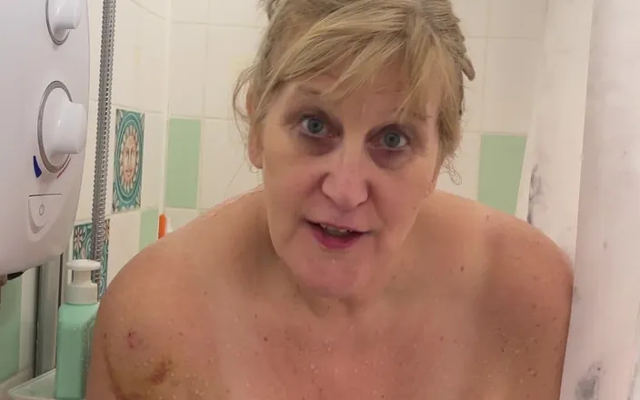 catherinecan69: Fancy a Shower Before Bed I Do I'll Have a...