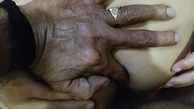 Anar Kali: Stiefvater fickt, lutscht, vorspiel mit ihrer stiefschwester doggystellung