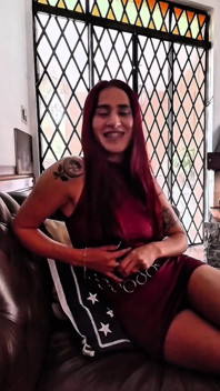 Oral seks o kadar iyi ki sikim patlayacak - ateşli kızıl saçlı latin sert kovboy kıza biniyor ve bakış açısıyla domaltıyor