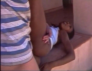 Lucky Cooch: Negra garota com bunda grande está sendo arada no buraco...