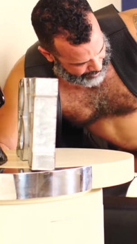 BEARFILMS - Ursul Sterling Johnson însămânțat brut de Brendan Patrick