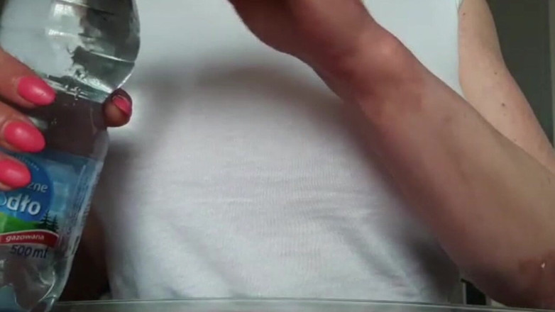 Aqua Pola: मेरी टी-शर्ट गीला करके निपल्स चरमसुख और अगला कूलिंग