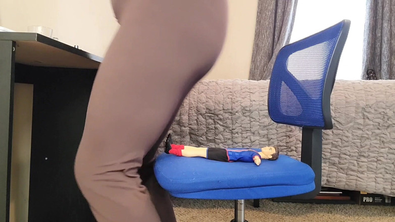Julia Ryan: Bonne chose que je porte le pantalon brun