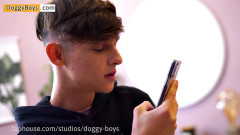 Doggy boys: Udělej mi nějaké fotky, prosím a vystružování zadku