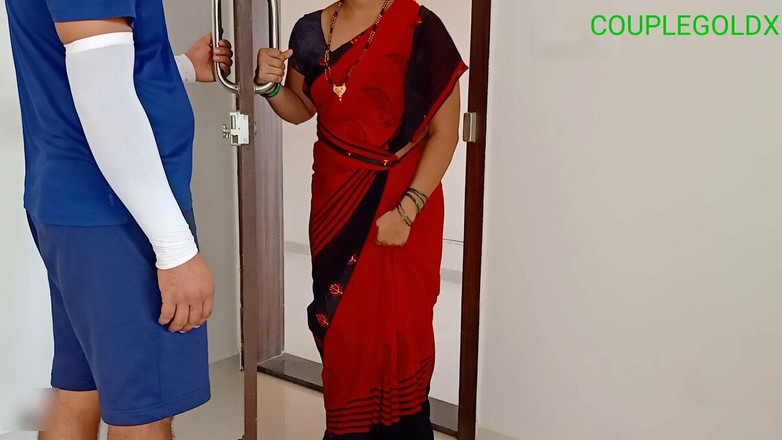 Sexy Komal: Hizmetçi dedi ki, bugün yemeğe ihtiyacım var, verir misin?