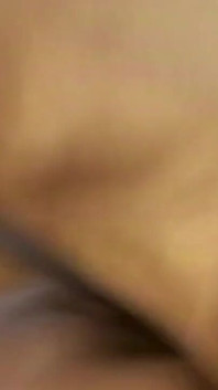 sunahre baalon vaali aur kaale baal vaali larkiyan ahegao charamsukh ke lie ungli karti hain