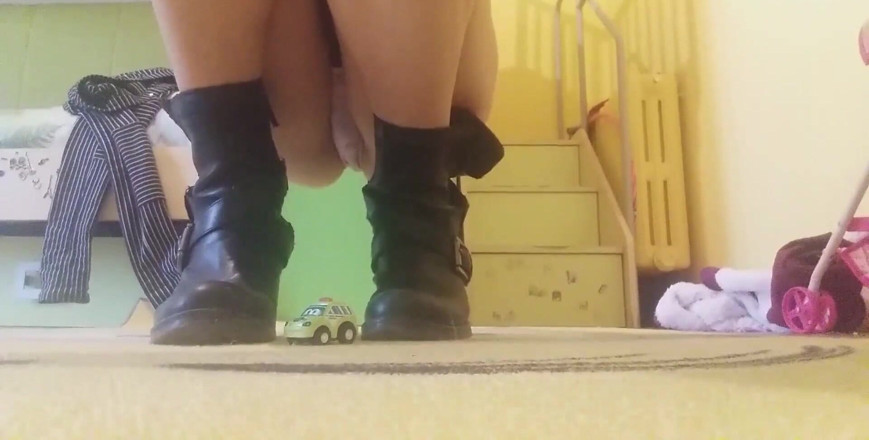 savannahamatoriale: A Merciless Mistress Destroys Everything Under Her Boots