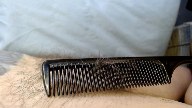 Abby Anna: Abby Trims y afeita el arbusto de pelo largo de...