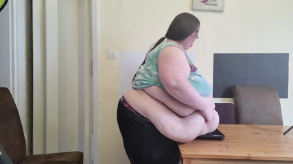 SSBBWLadyBrads: Perut berat di sisi pandangan