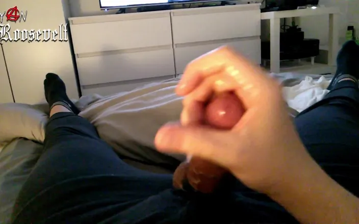 Ryan Roosevelt: Late Night Wanking with a Cock Ring and a Lotta...