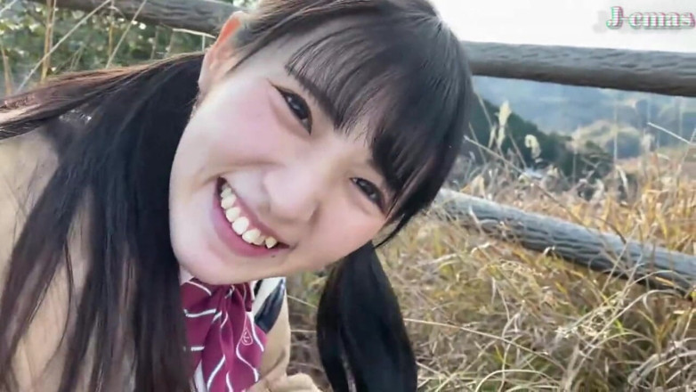 J-Cams: 딥 키스를 사랑하는 야생의 아름다움은 그녀가 어디를 가든 그녀의 열정을 포착합니다. - B
