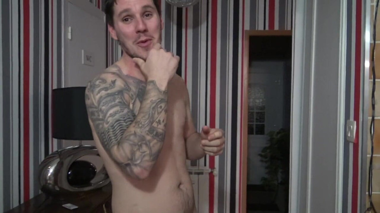 FRENCH HOLES CREAMPIED: Пряма дірка, затиснута його другом, одягненим у дедпул