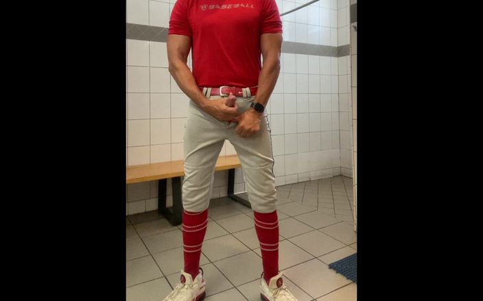 JockDad87: Buff Dilfjockdad87 边缘在更衣室里棒球装备