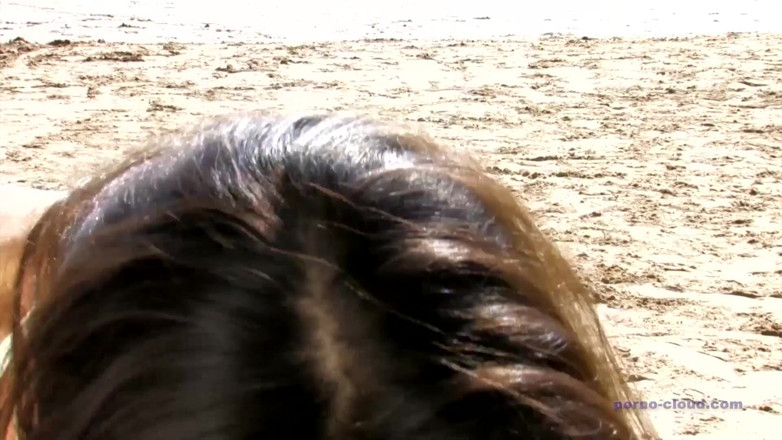 Porno Cloud: Beach milf