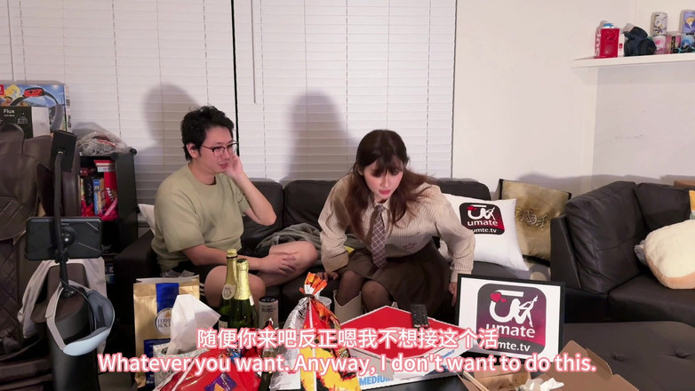 Chloe Lin: Азиатские шлюхи приходят ко мне в комнату и ездят на мне, пока я не могу остановиться