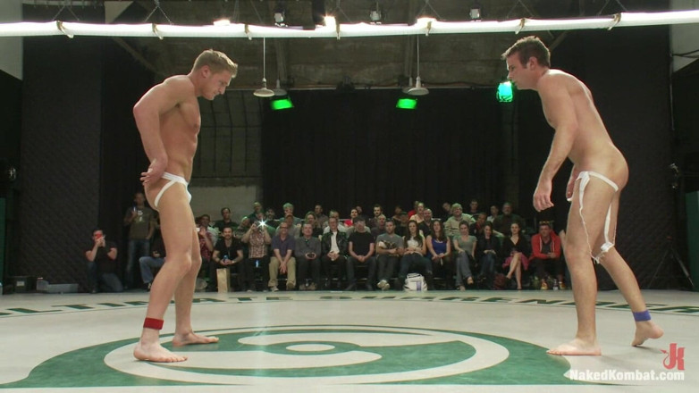 Naked Kombat: Gavin Waters и Nikko Александр и Трент Дизель и Мэтью Певица, живой зрительный паровозик матч