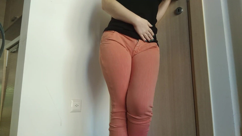 RavenBigAss: Locked out of the bathroom, desperate Raven is pissed into...