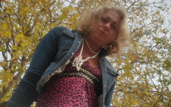 Krystall Cox: Kc usando un consolador de vidrio grande en su culo...
