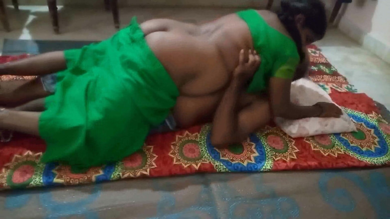 Desi palace: Jeune femme indienne, pipe torride et sexe en missionnaire