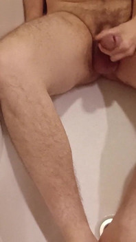 Ngồi trong bồn tắm