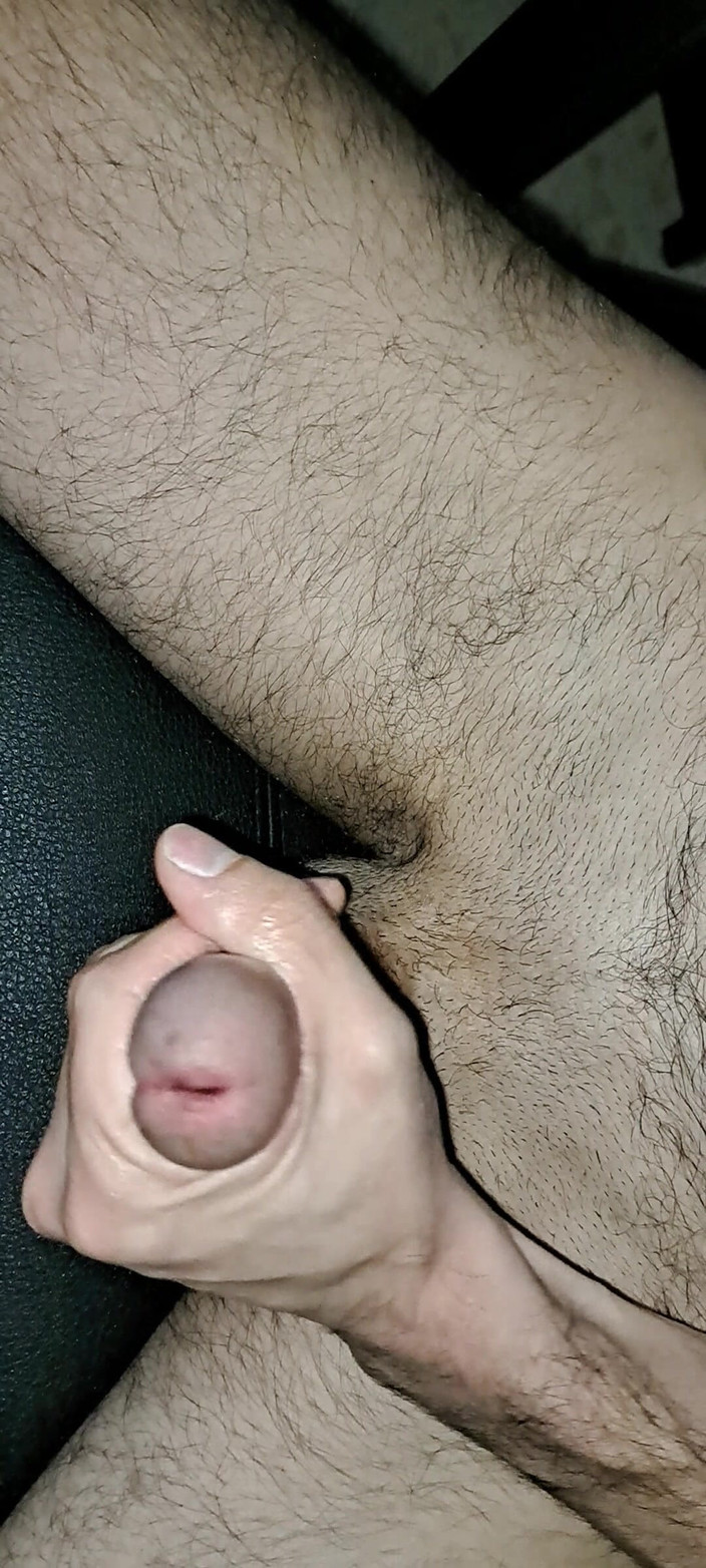 Whisky33: Aku masturbasi menonton film porno.