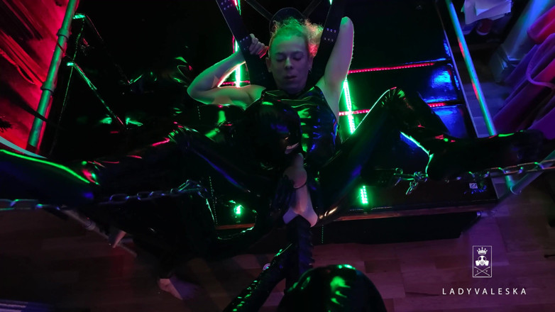 Lady Valeska: 거대한 딜도와 김프의 고무 Domme