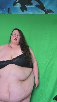 เทพธิดาเซ็กซี่ SSBBW ถอดเสื้อผ้าและสะบัดเนื้อ