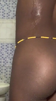 Sección de baño caliente con browngurl234