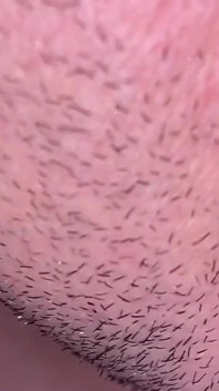Yeni keşfim büyük doğal memeler orta yaşlı seksi kadın! Amını ve meme uçlarını parmaklıyor