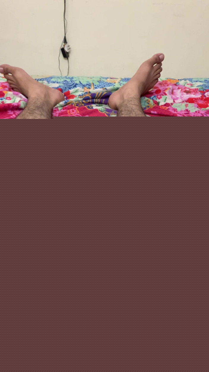 Riya mickey: Cewek ini lagi asik muasin memeknya sendirian di tengah malam...