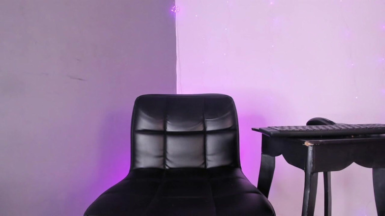 Bella Duval: 哥伦比亚跨性别屁股双动尼龙硬鸡巴和脚