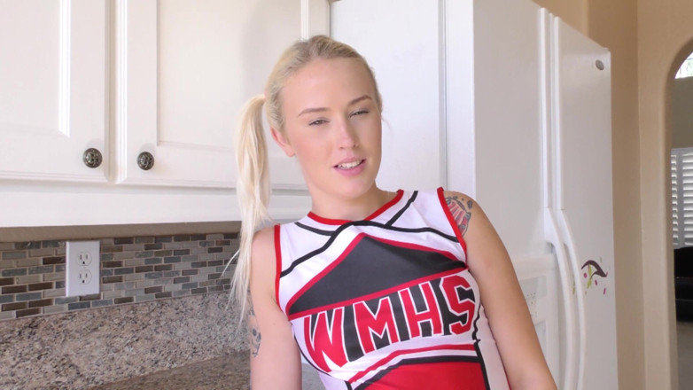 Hefburg: Cute Petite Cheerleader Loves It Ruff