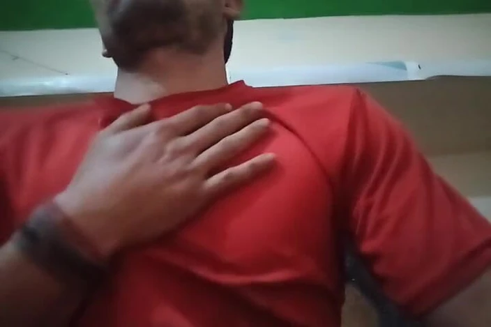 Gangbang straight: Urut tetek malam seks