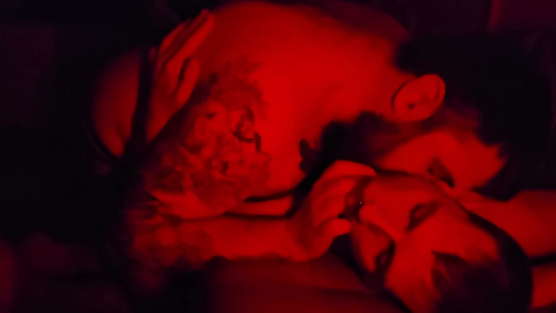 PoppaPig: Red Light Make Out