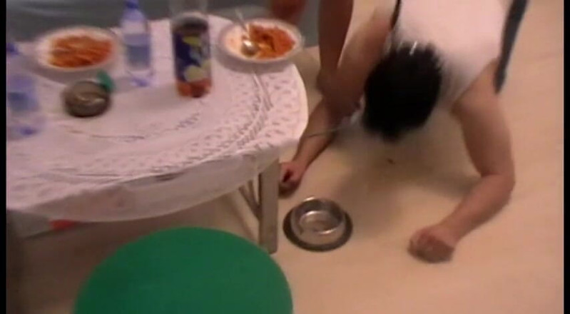 Femdom Austria: Je nourris ma servante