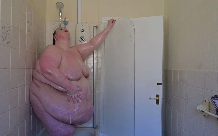 SSBBW Lady Brads: Tanrıça duşta