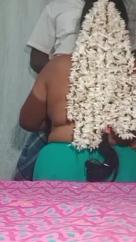 Indická tamilská sexy manželka v domácnosti šuká